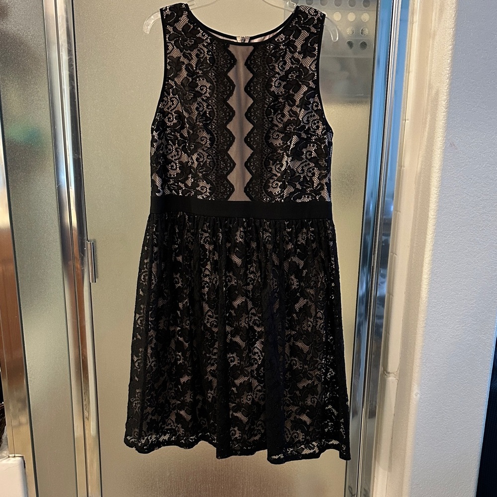 London Style Black Lace Formal Dress
